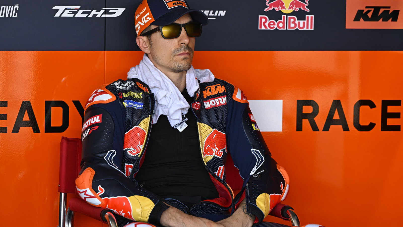 Maverick Vinales, 2026 MotoGP Brazilian Grand Prix, pit box. Credit: Gold and Goose.