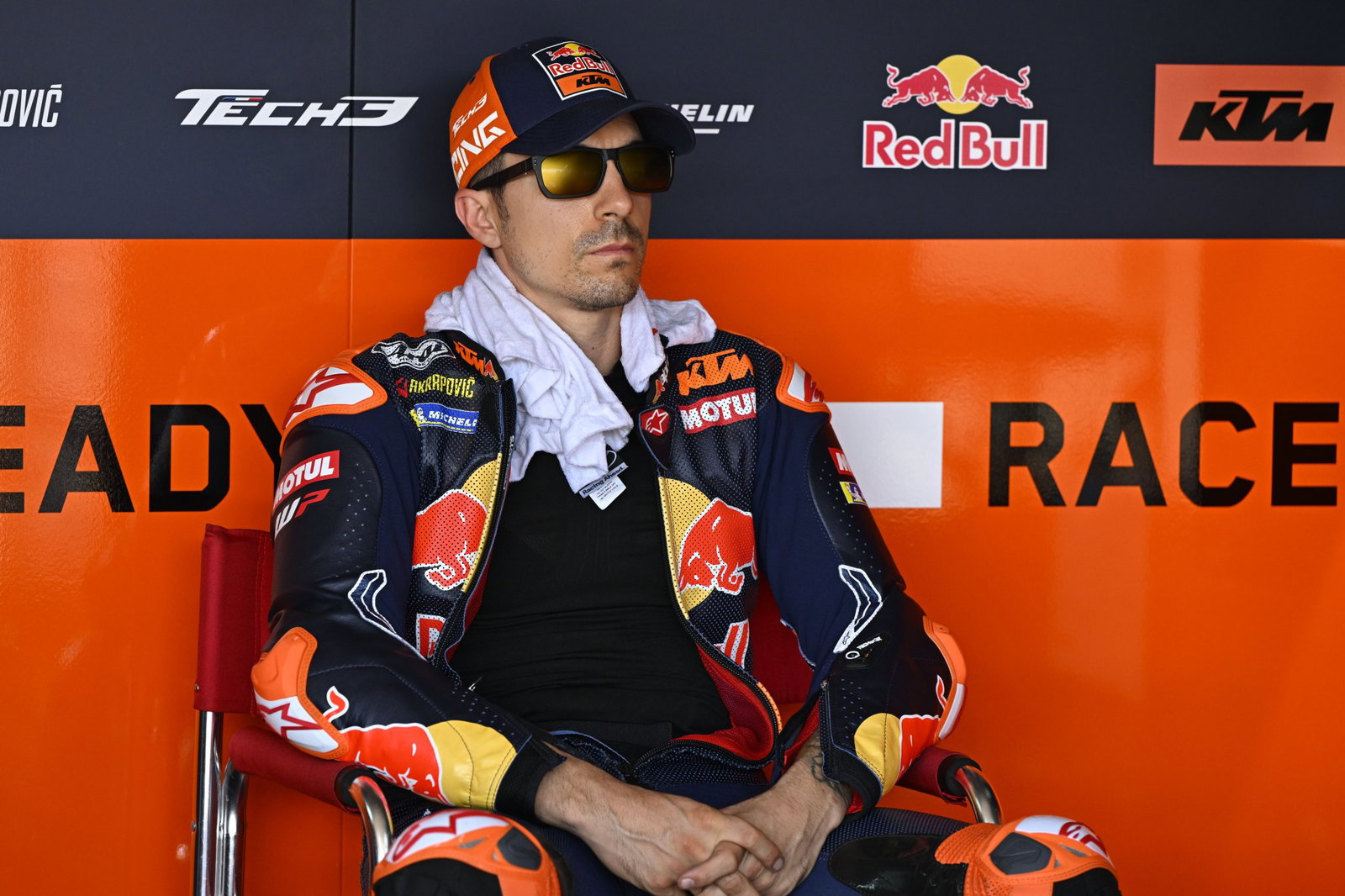 Maverick Vinales, 2026 MotoGP Brazilian Grand Prix, pit box. Credit: Gold and Goose.