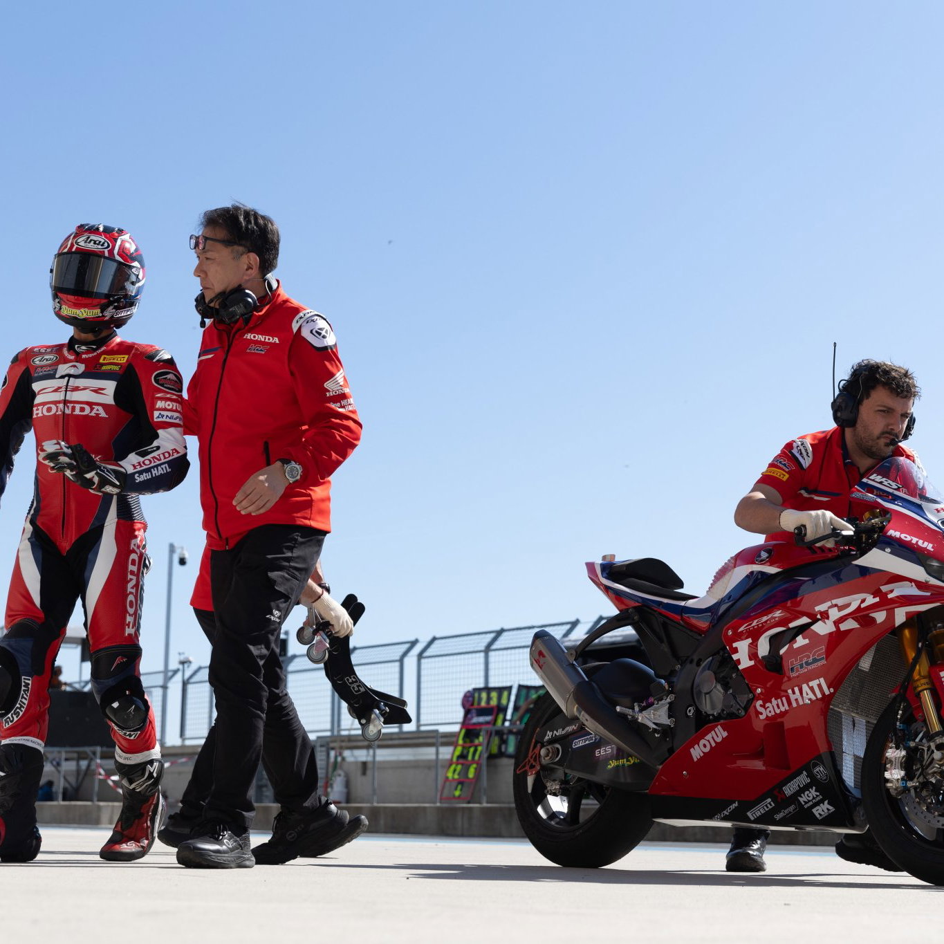Somkiat Chantra, 2026 Hungarian WorldSBK, entering pits. Credit: Gold and Goose.