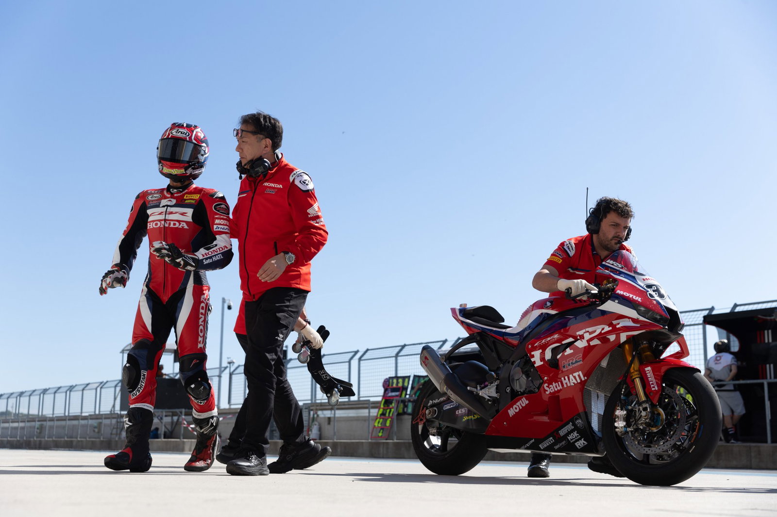 Somkiat Chantra, 2026 Hungarian WorldSBK, entering pits. Credit: Gold and Goose.