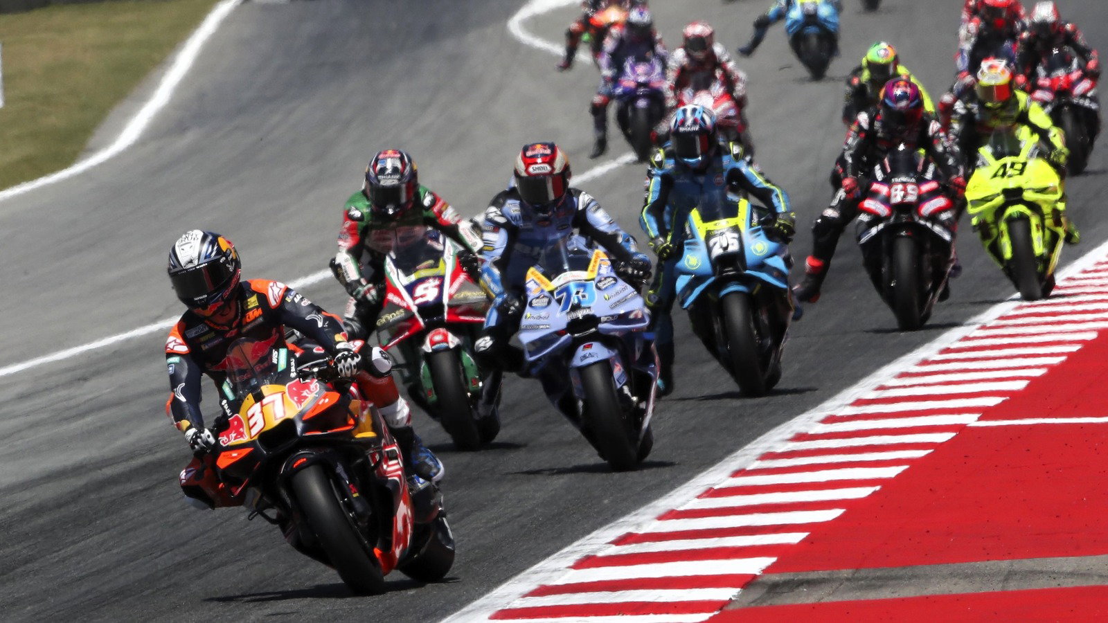 Pedro Acosta leads the 2026 Catalan MotoGP Sprint race.