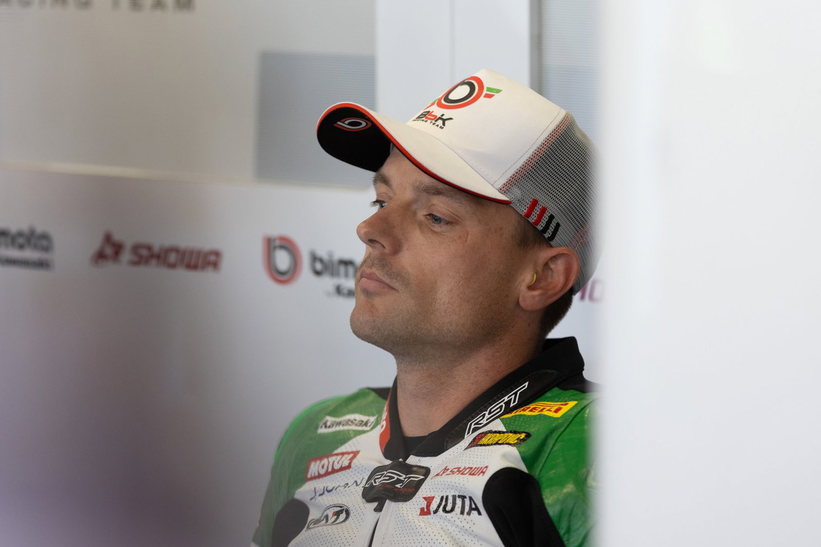 Alex Lowes, 2026 Czech WorldSBK, pit box. Credit: Gold and Goose.