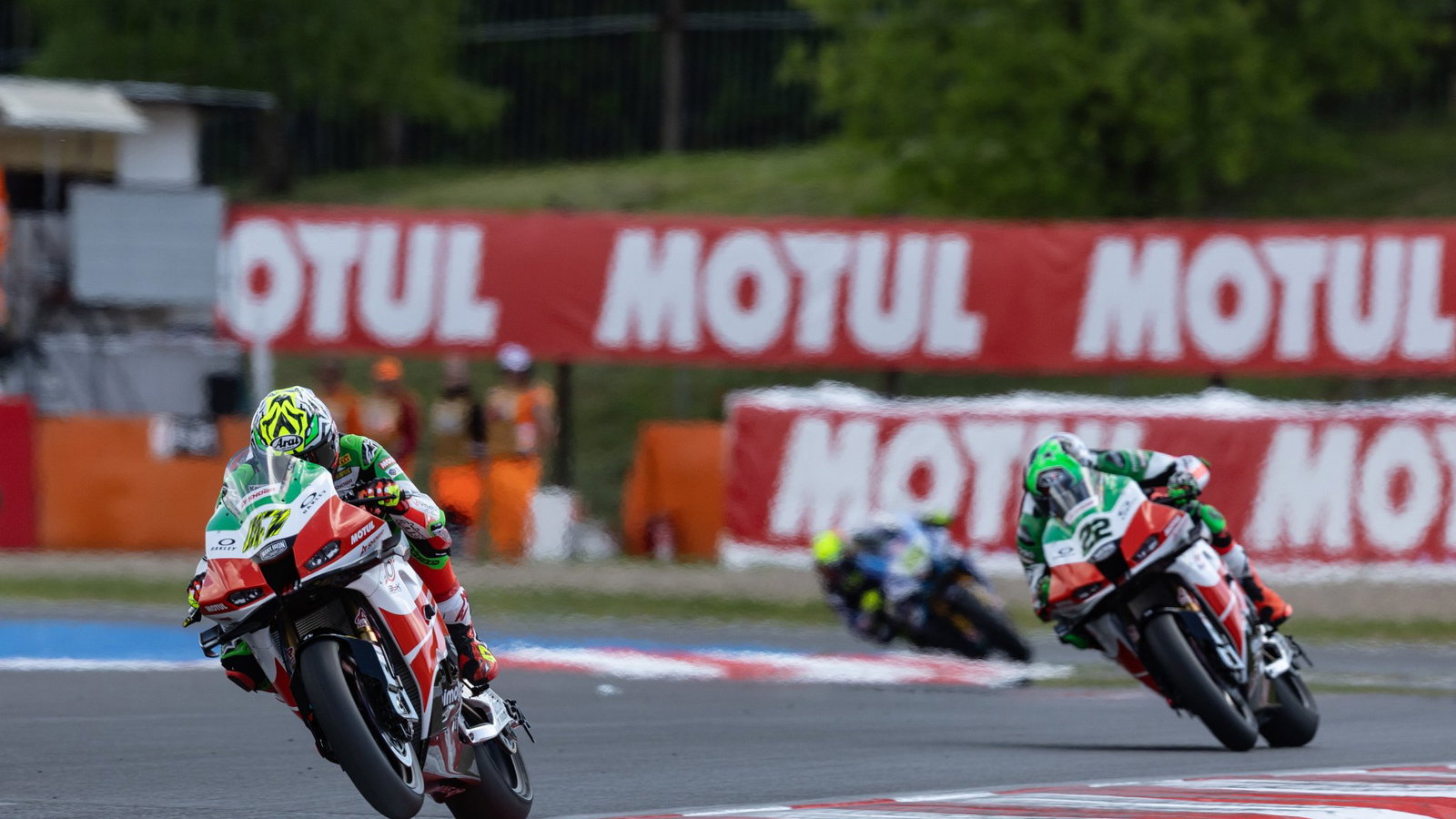 Axel Bassani leads Alex Lowes, 2026 Czech WorldSBK. Credit: Gold and Goose.