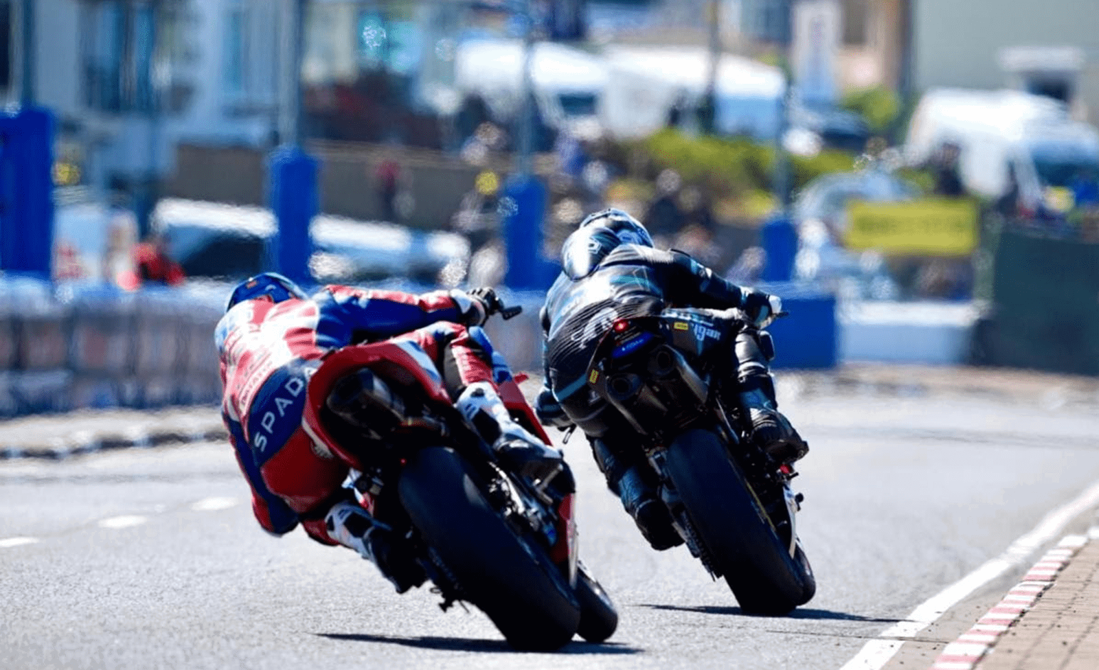 Dean Harrison chases Michael Dunlop, 2026 North West 200, Supersport. Credit: Scars Racing/Impact Images.