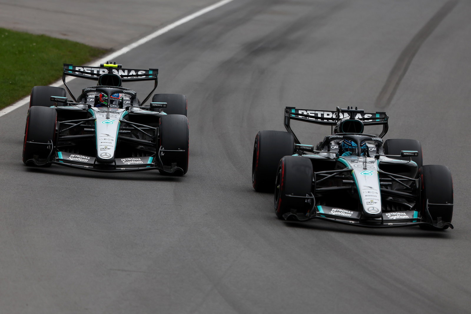 Russell and Antonelli traded the lead over the first 30 laps 