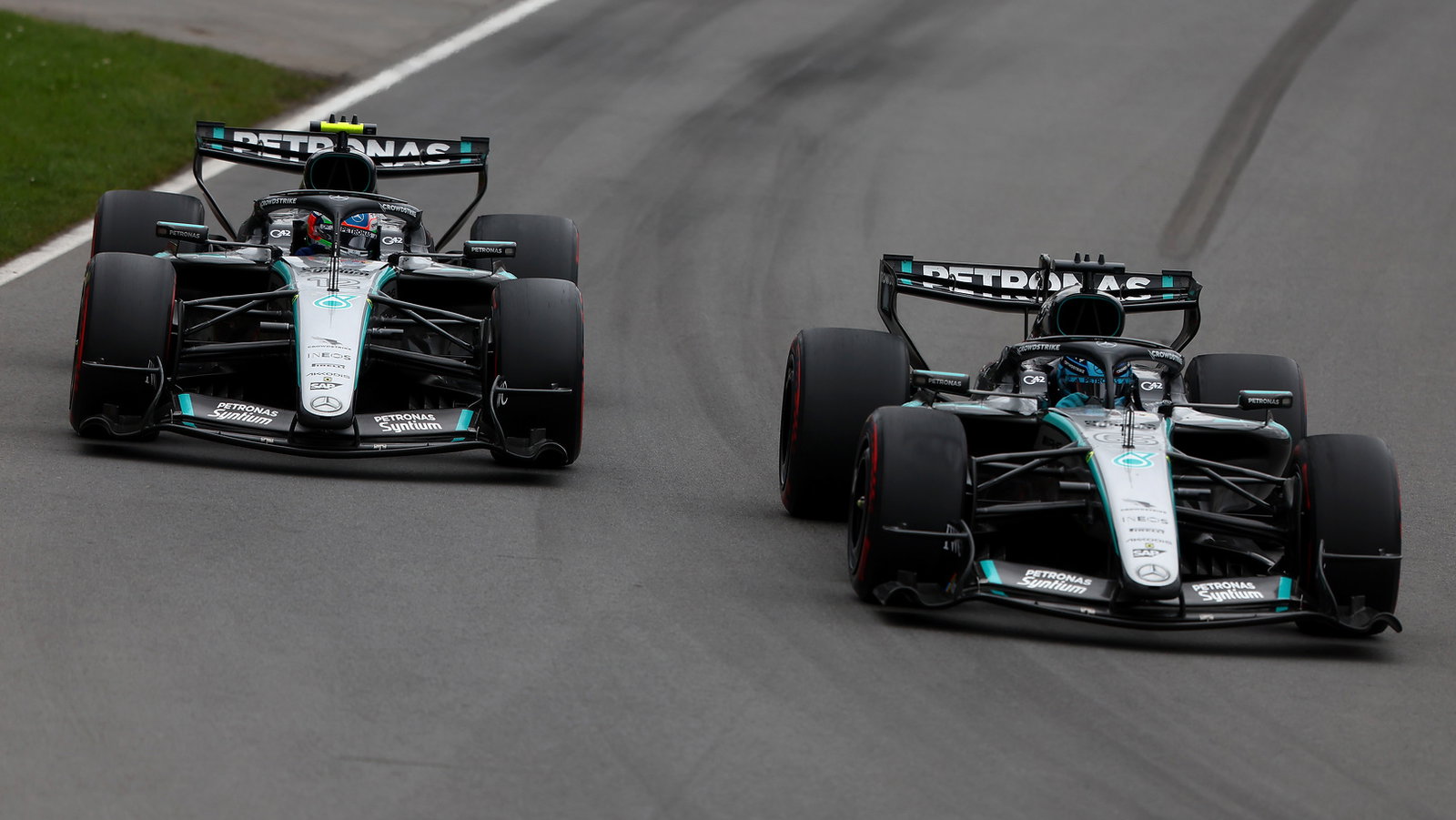 Russell and Antonelli traded the lead over the first 30 laps