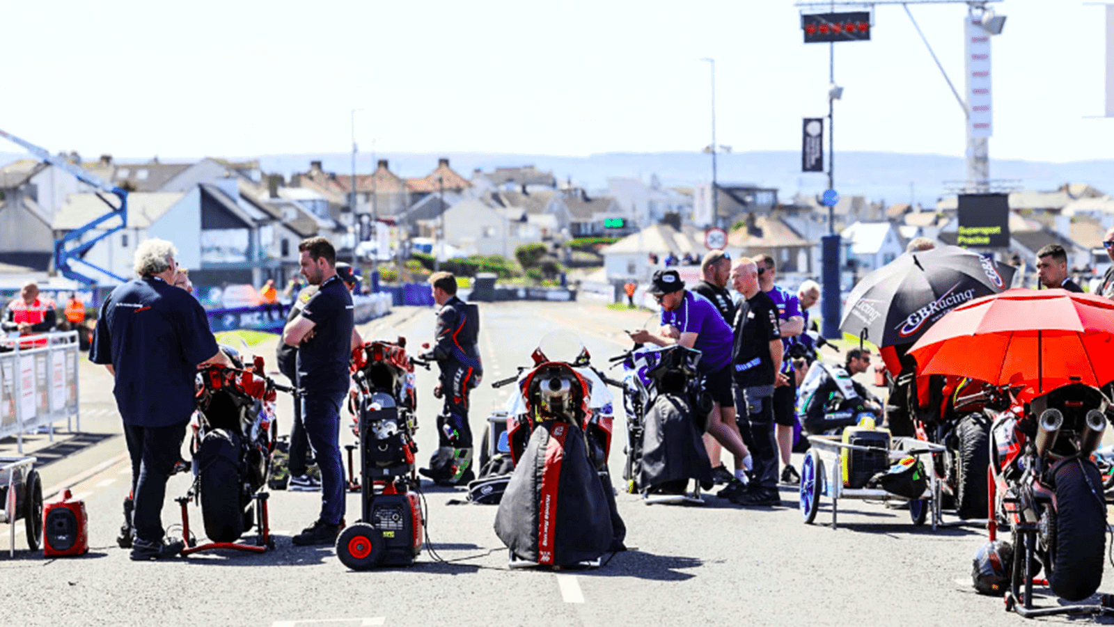 Supersport bikes on the grid at 2025 North West 200. Credit: Pacemaker Press/North West 200.