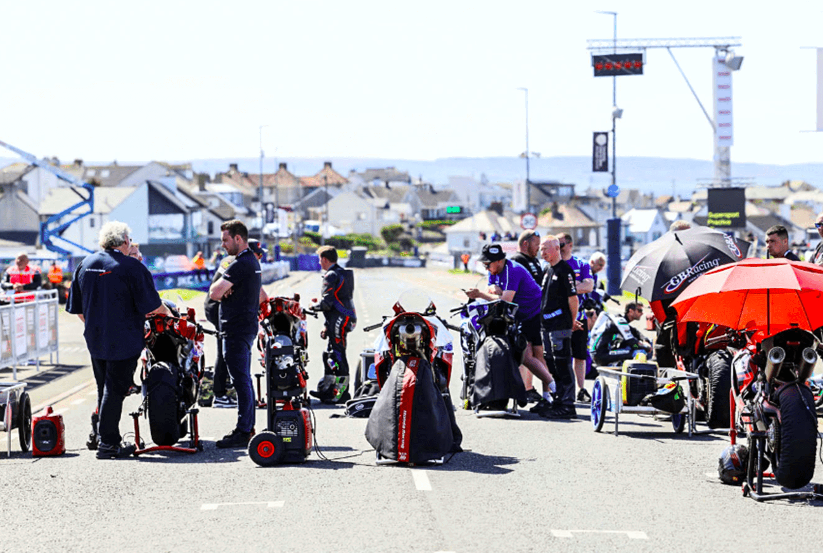 Supersport bikes on the grid at 2025 North West 200. Credit: Pacemaker Press/North West 200.