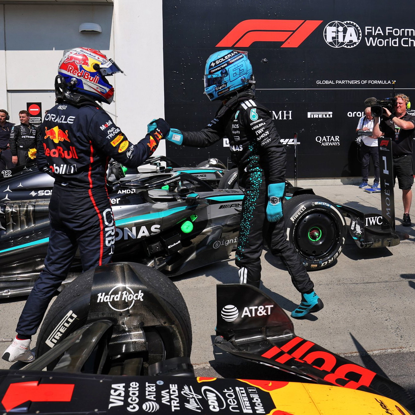 Russell and Verstappen shake hands in Canada