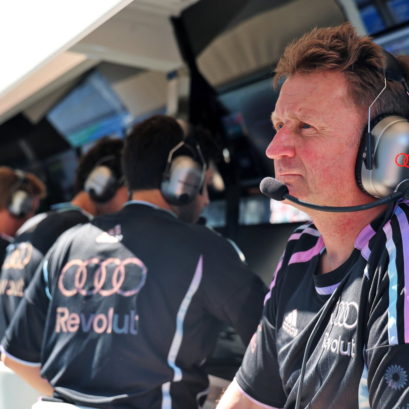 McNish on the Audi F1 pit wall