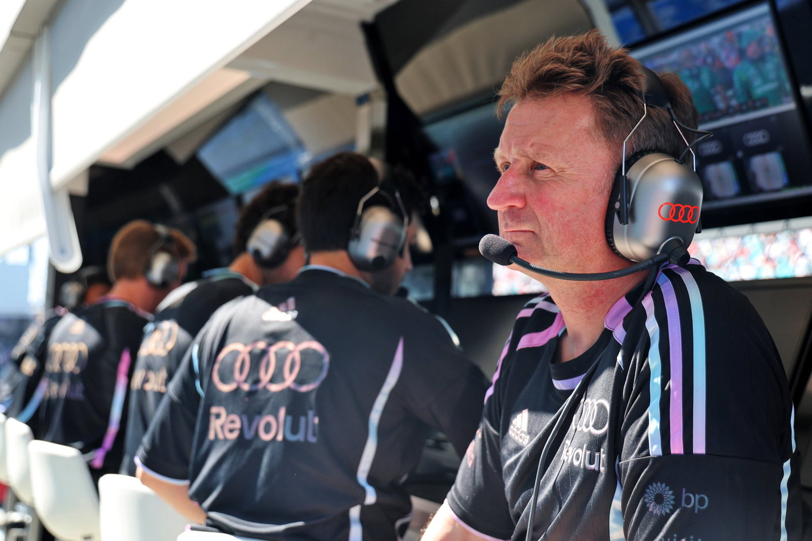 McNish on the Audi F1 pit wall