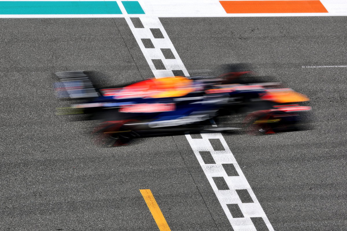 F1 Miami LIVE: Kimi Antonelli on pole as rain threatens today's grand prix