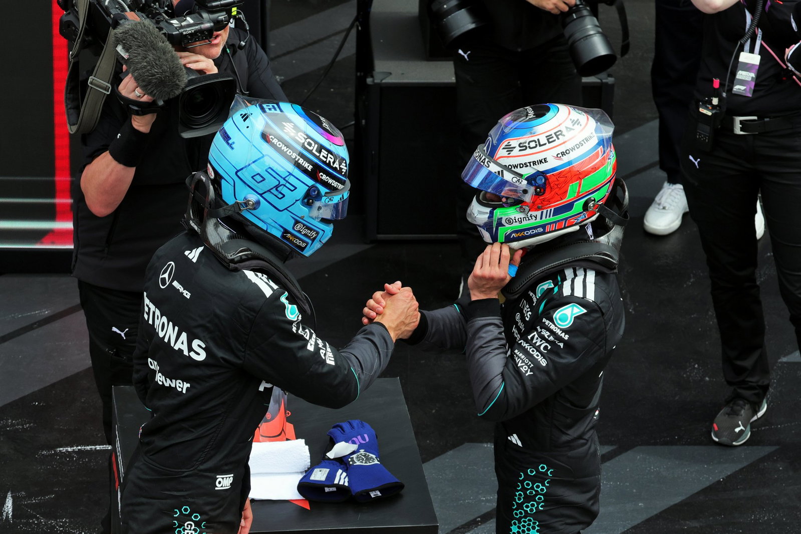 Russell and Antonelli shook hands after the race