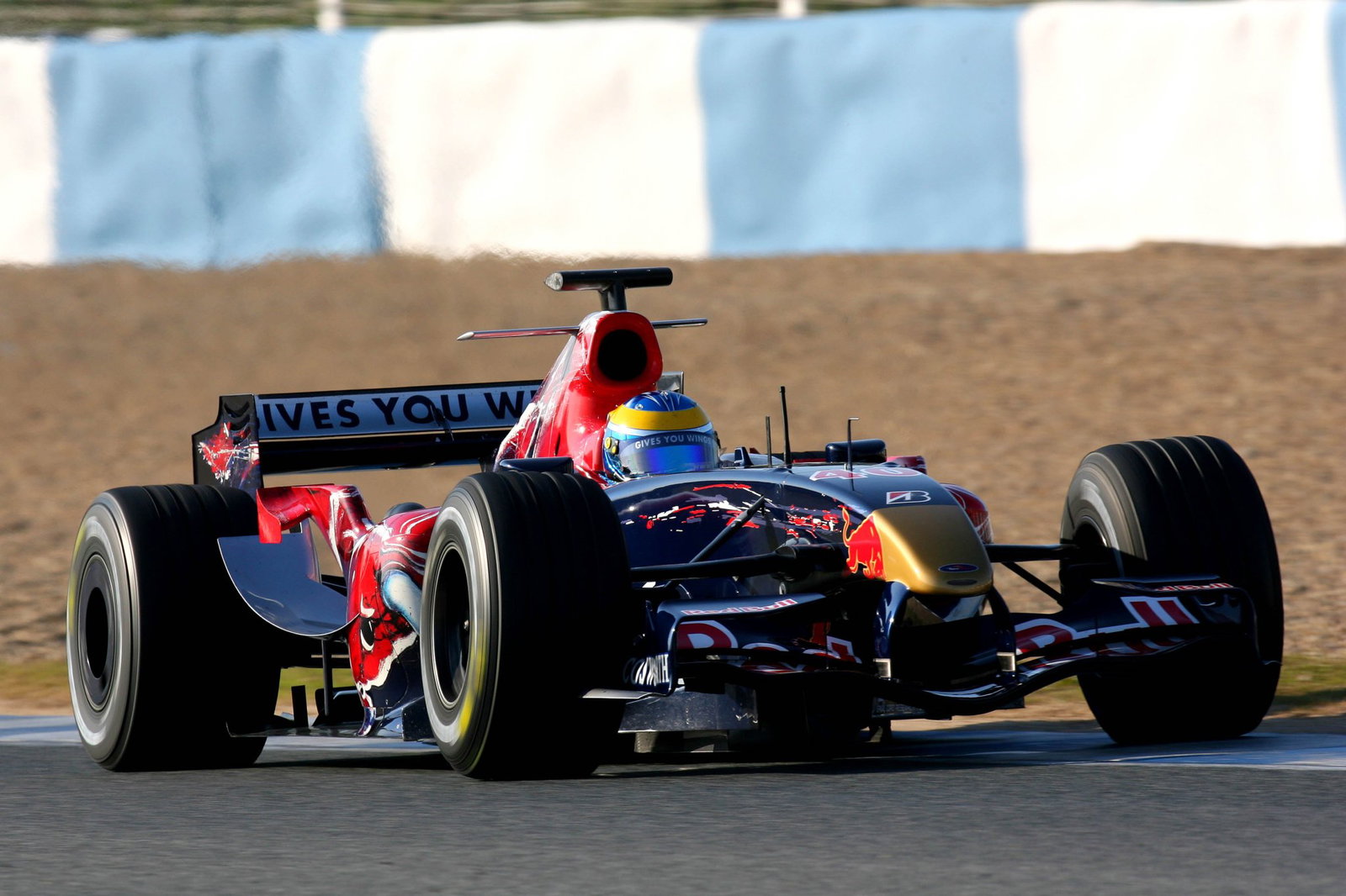 Bourdais tests the Toro Rosso