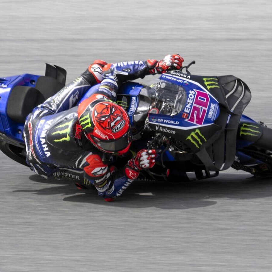 Fabio Quartararo tries new Yamaha wing, 2026 Catalunya Test.
