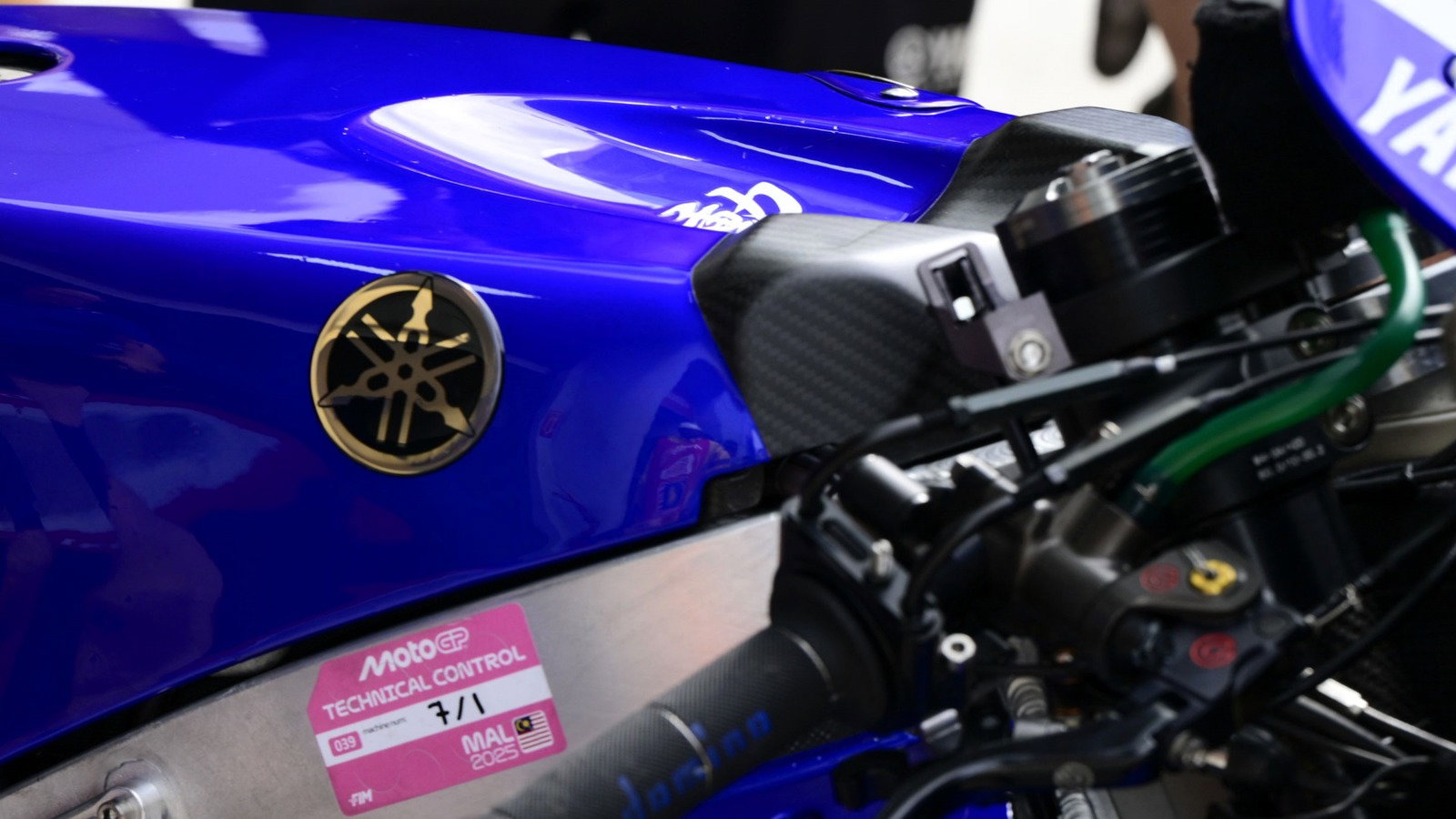 Yamaha logo on YZR-M1. 