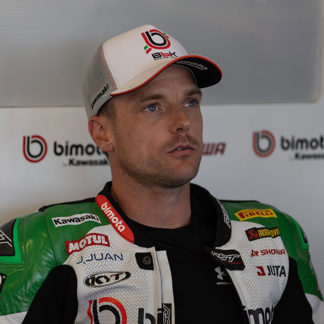 Alex Lowes, 2026 Emilia-Romagna WorldSBK, pit box. Credit: Gold and Goose.