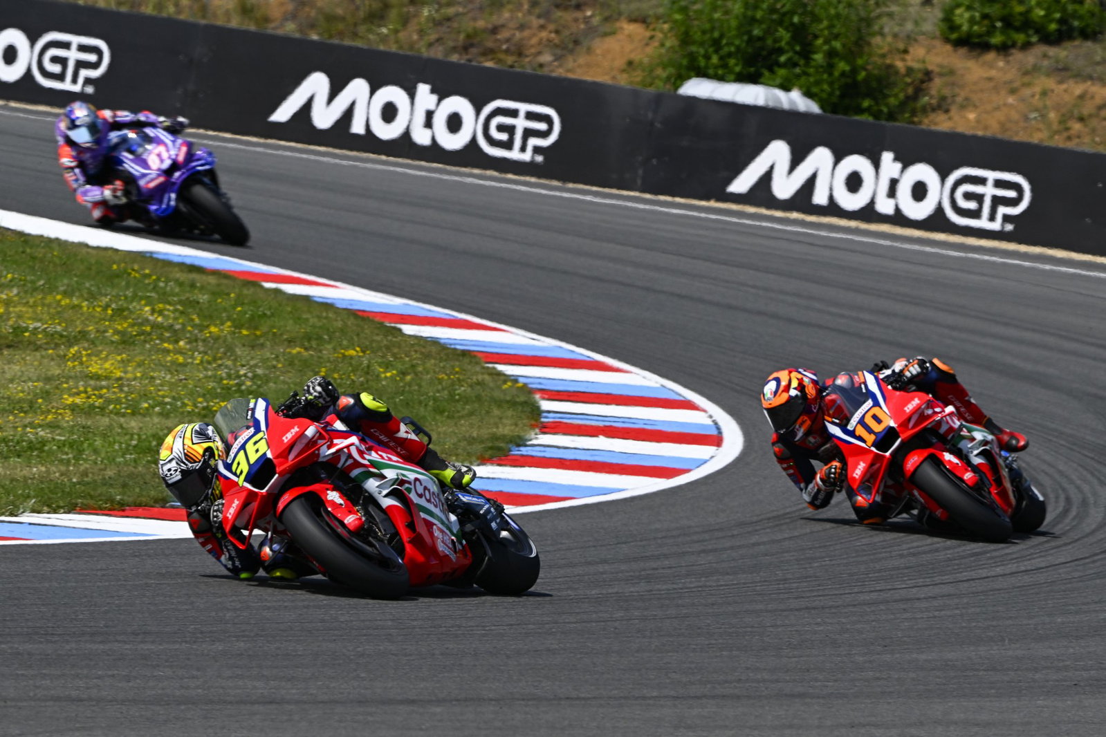 Joan Mir leads Luca Marini, 2026 MotoGP Czech Grand Prix, Sprint. Credit: Gold and Goose.