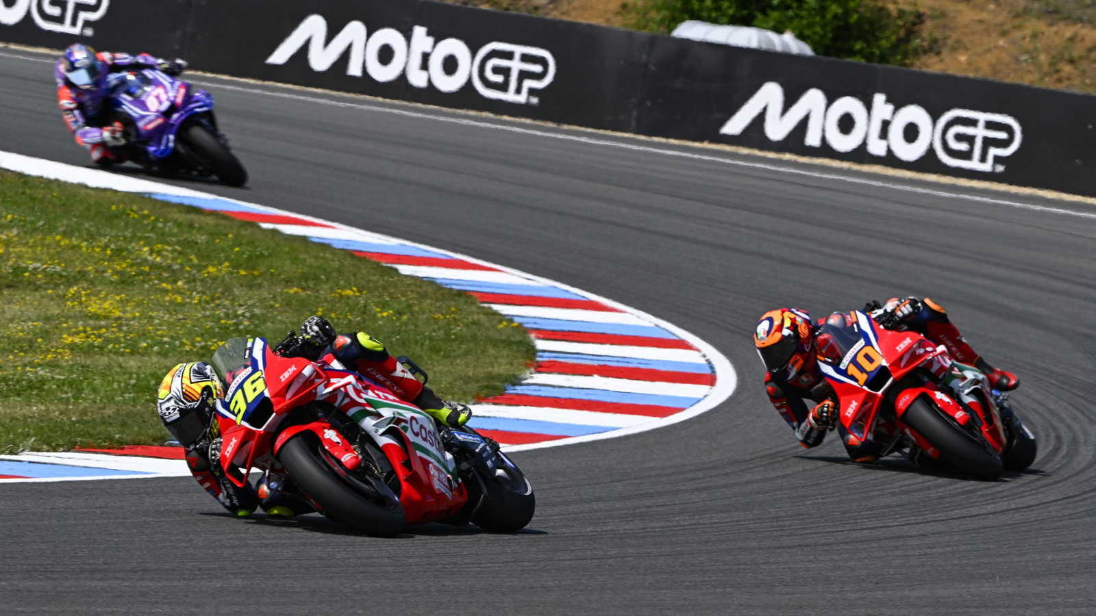Joan Mir leads Luca Marini, 2026 MotoGP Czech Grand Prix, Sprint. Credit: Gold and Goose.