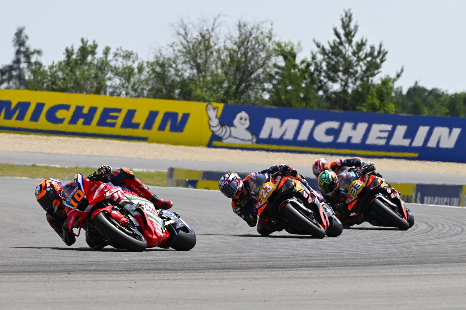 Luca Marini leads Enea Bastianini, Brad Binder, Maverick Vinales, 2026 MotoGP Czech Grand Prix. Credit: Gold and Goose.