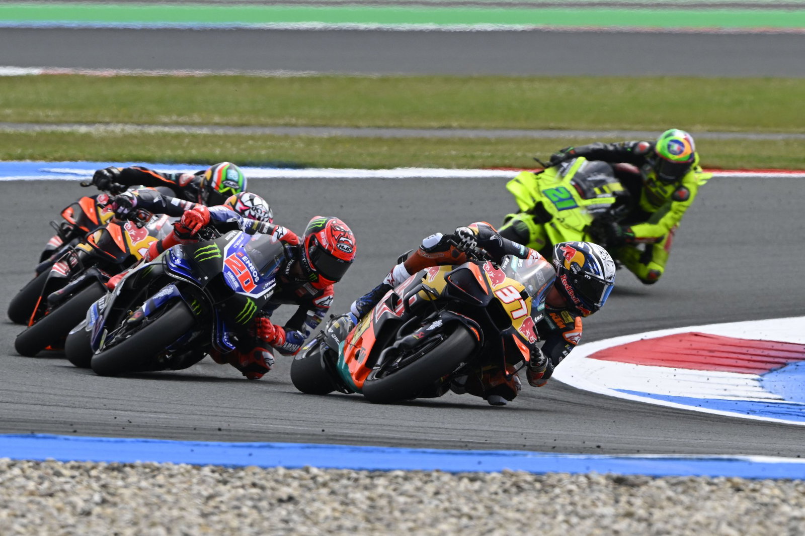 Pedro Acosta battles with Fabio Quartararo, 2026 MotoGP Dutch Grand Prix, Sprint. Credit: Gold and Goose.