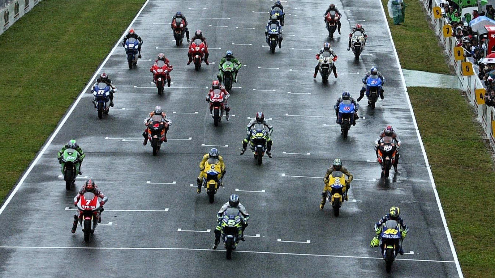 Three riders per row, 2024 Spanish MotoGP.