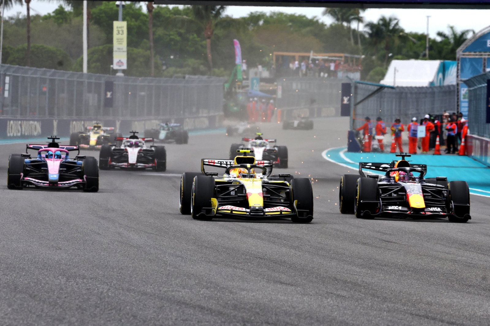 Verstappen overtakes Lawson in Miami