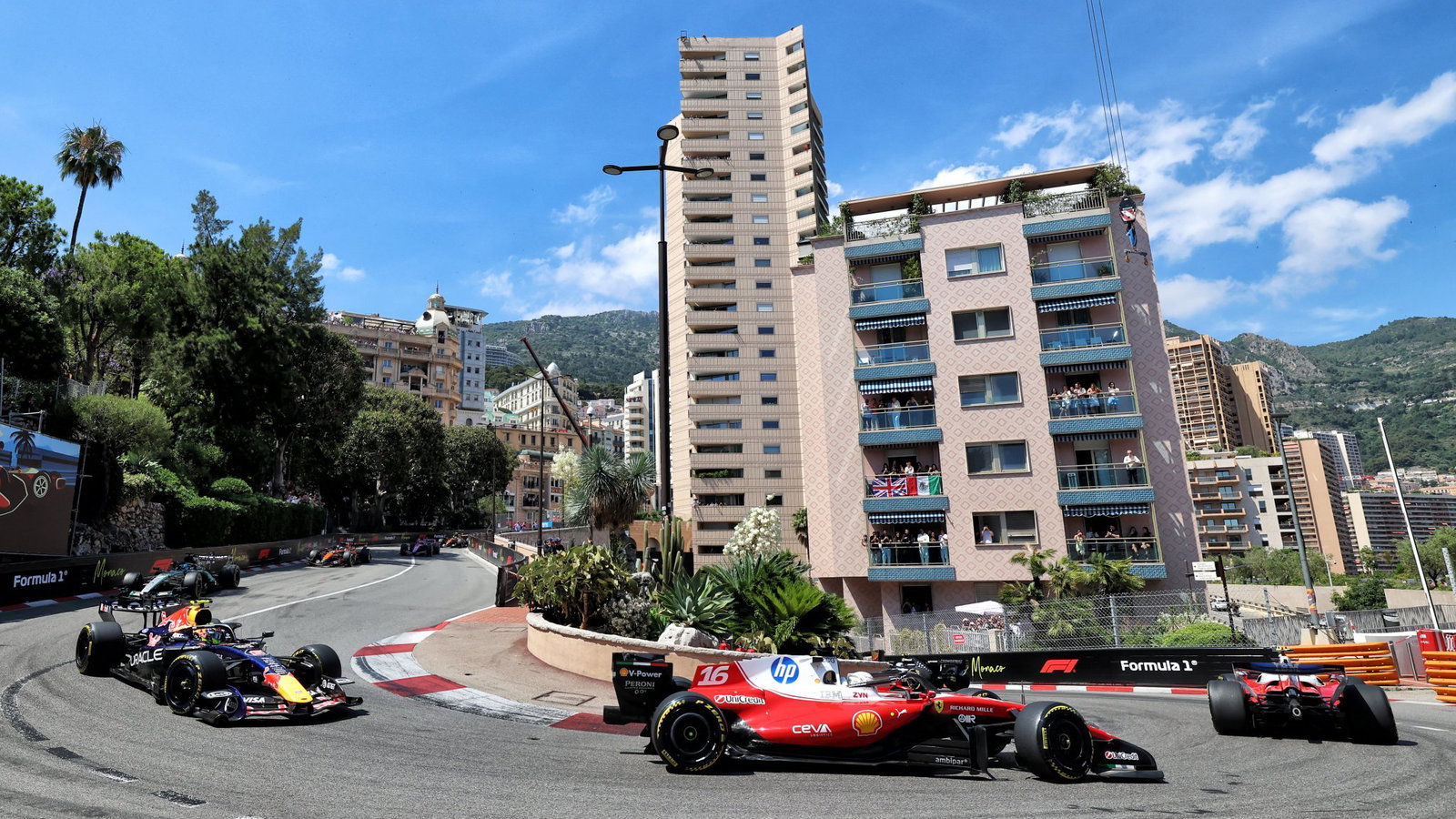 Charles Leclerc renova com a Ferrari e sofre acidente no GP de Mônaco