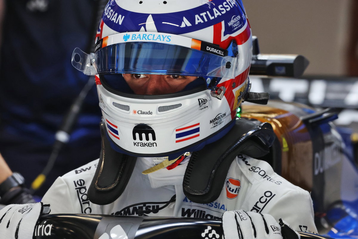 Alex Albon's Barcelona F1 struggles "a head scratcher" with "strange car"