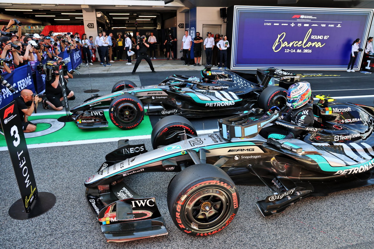 F1 Barcelona strategy chaos predicted by George Russell and Lewis Hamilton amid “double deg” fears