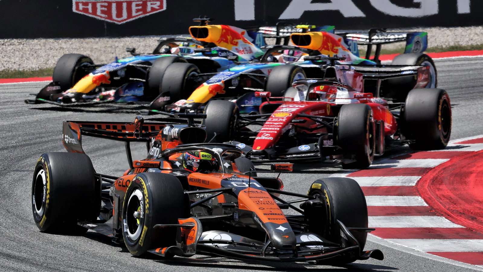 Piastri battles in Barcelona