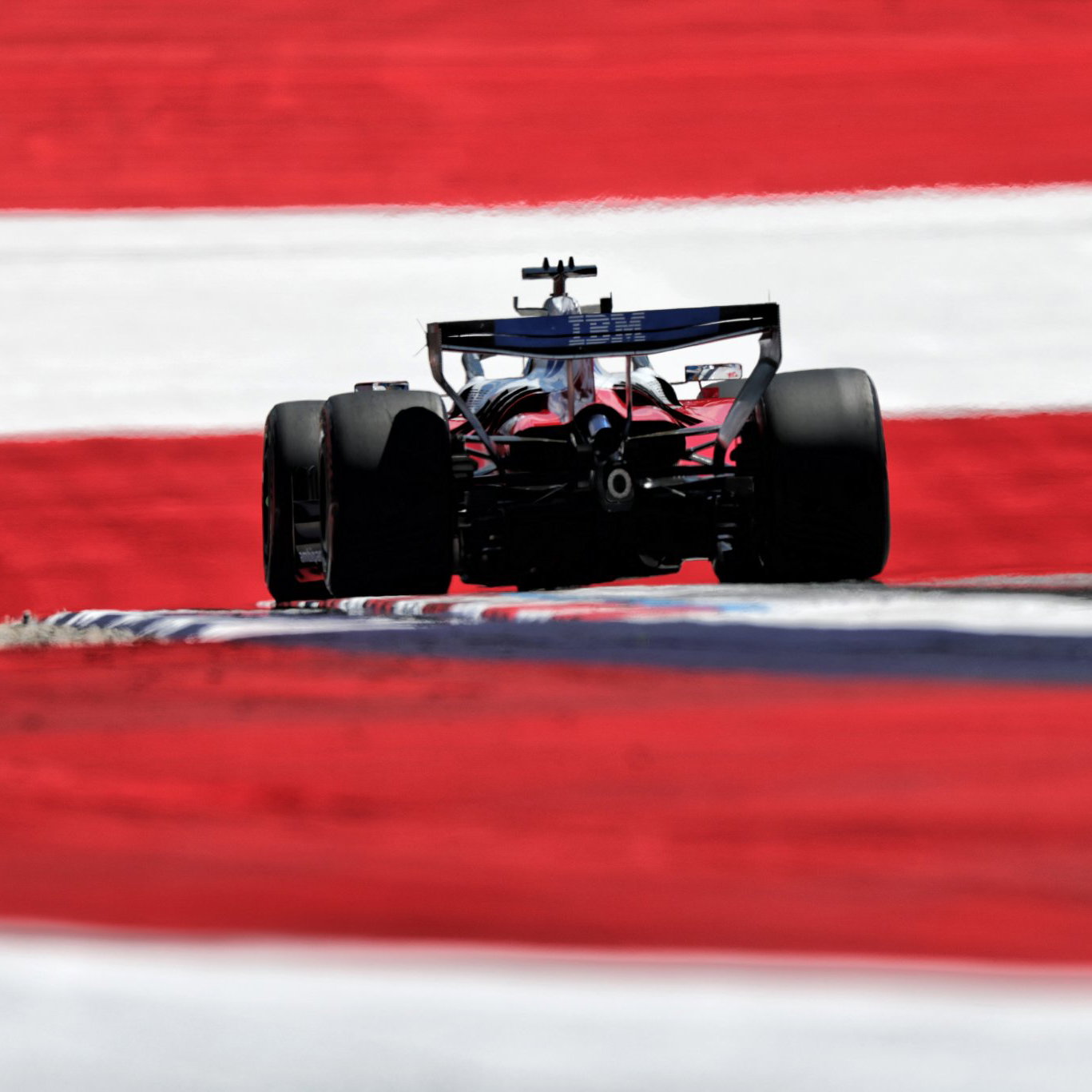 Beganovic's Ferrari did not feature the exhaust wing 