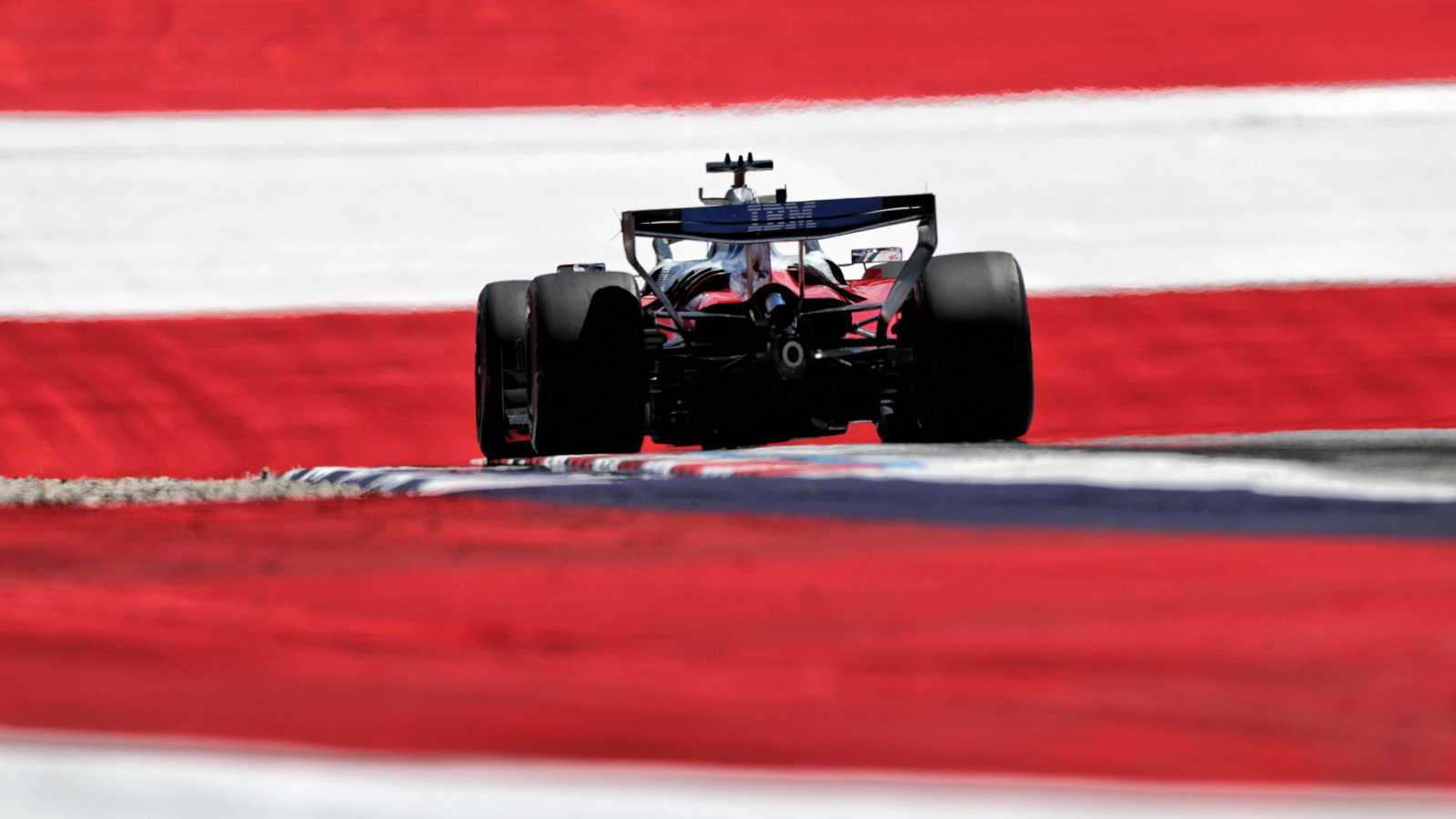 Beganovic's Ferrari did not feature the exhaust wing 