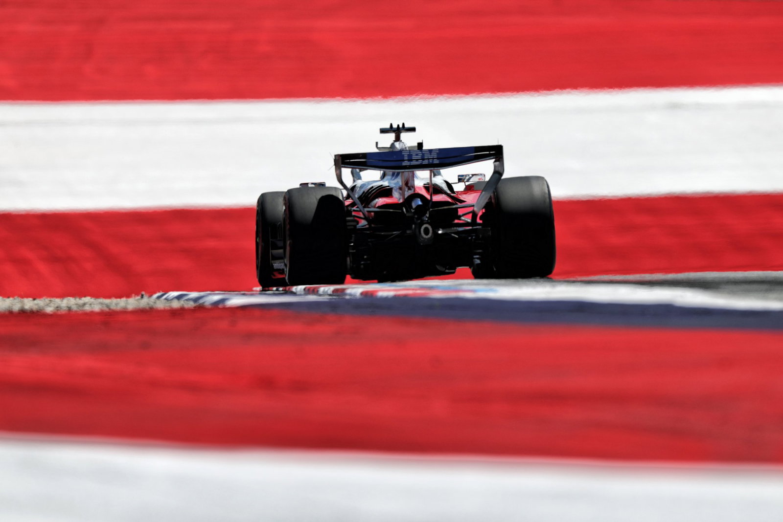 Beganovic's Ferrari did not feature the exhaust wing 