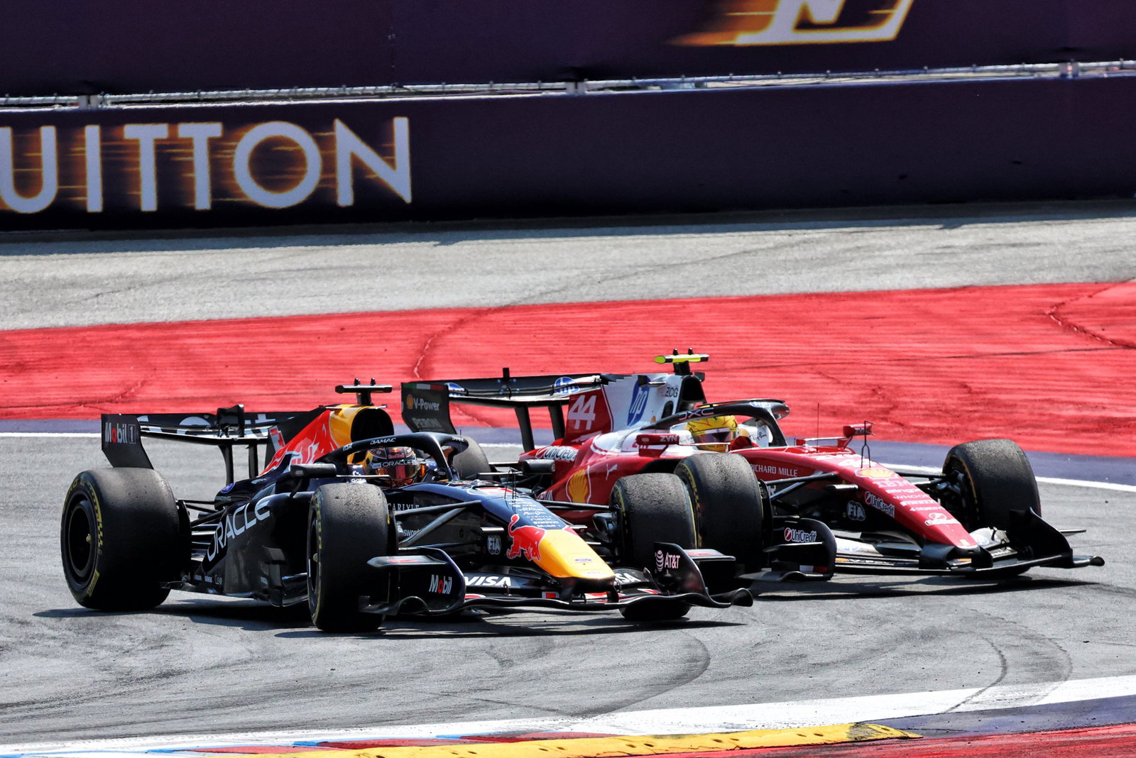 Hamilton and Verstappen had an epic battle 