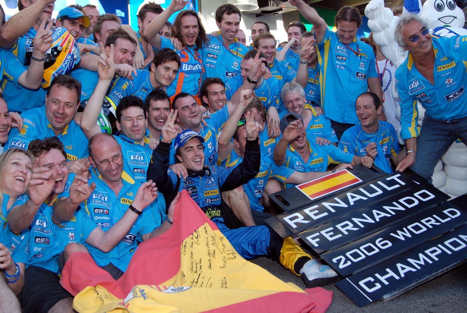 Alonso celebrates his second title with Renault, now Alpine