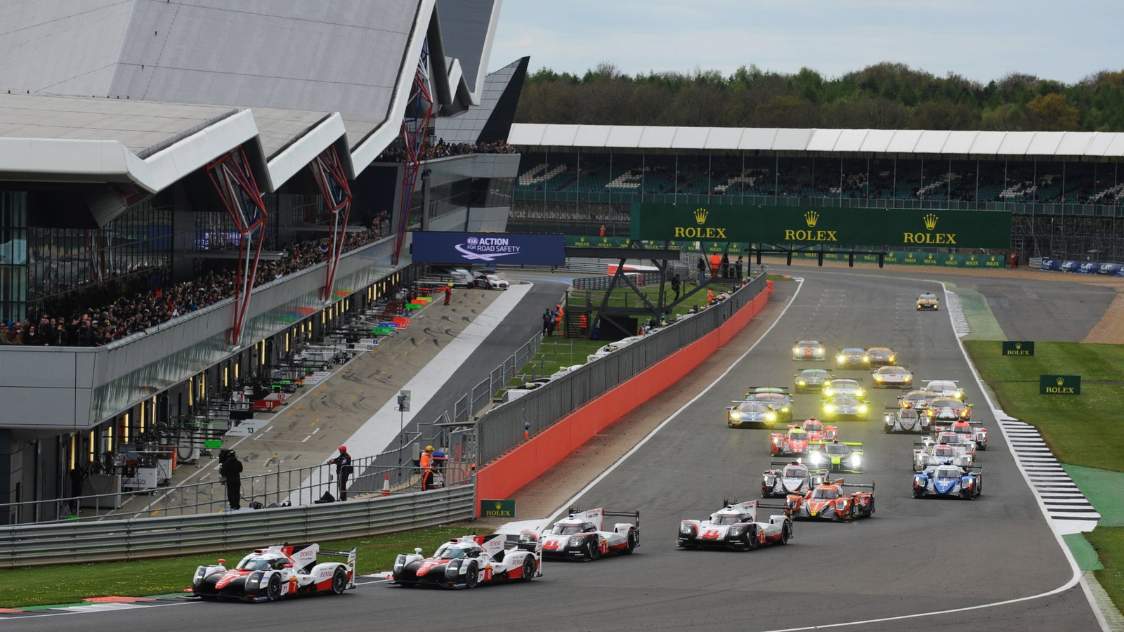 Start of the 2017 WEC race at Silverstone
