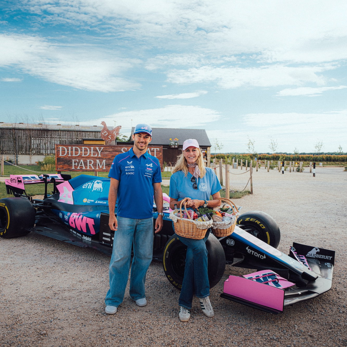 Gasly visits Diddly Squat Farm