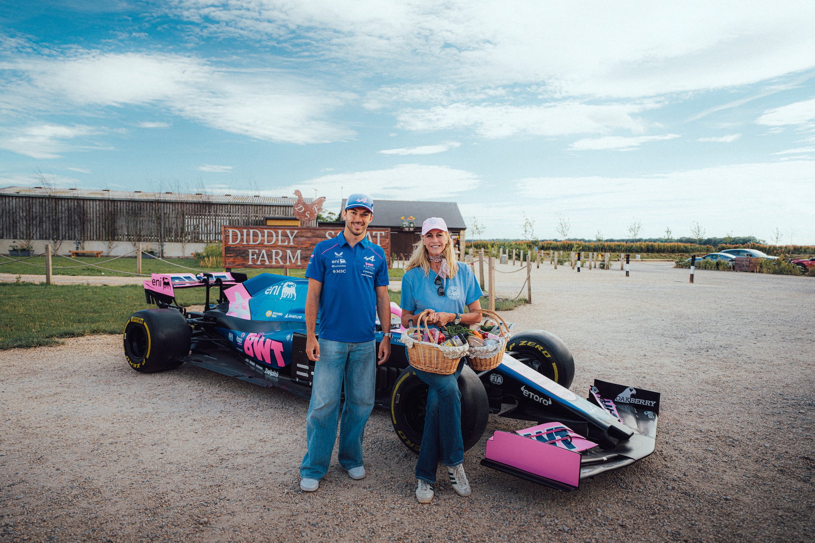 Gasly visits Diddly Squat Farm