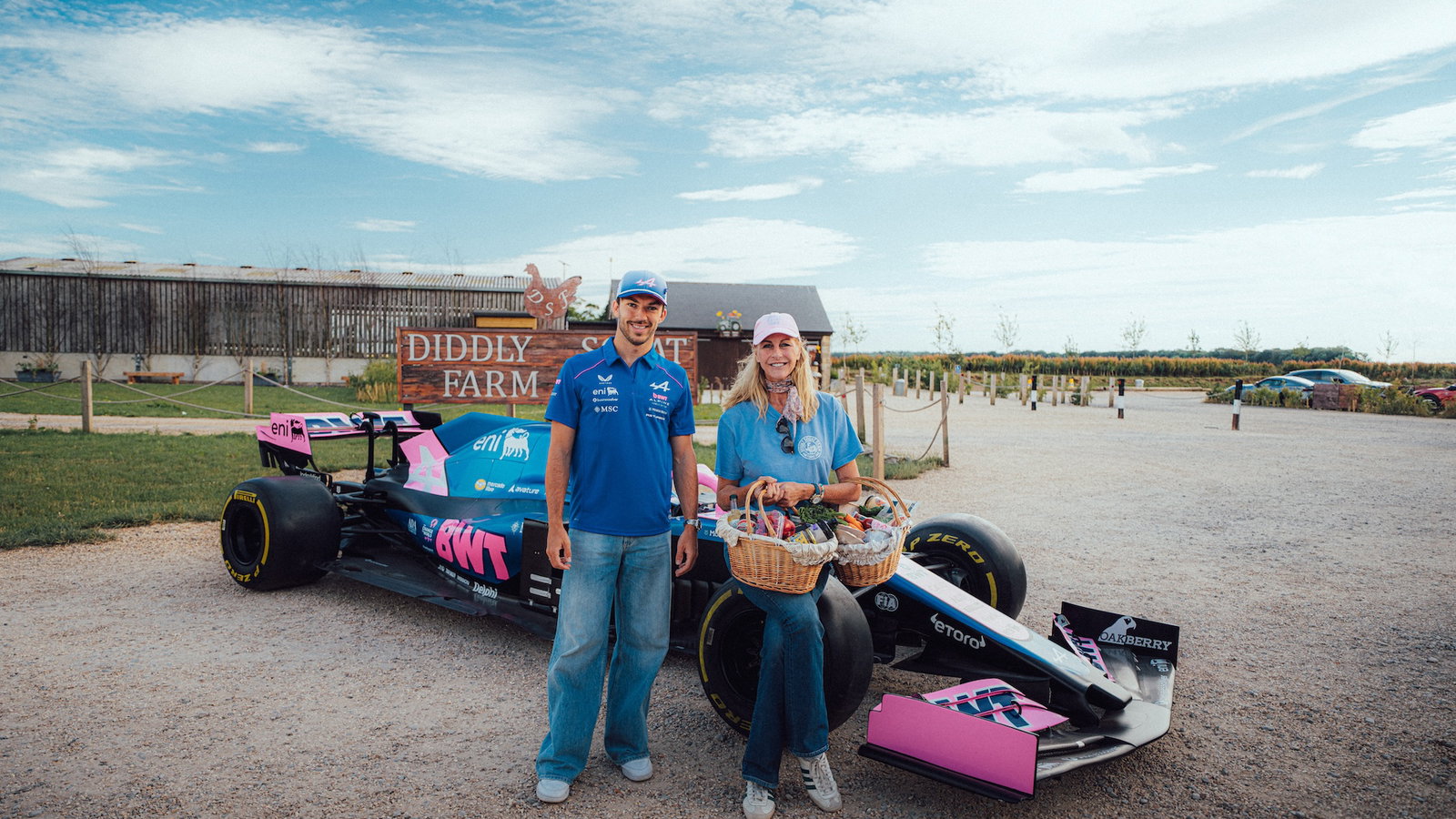Gasly visits Diddly Squat Farm