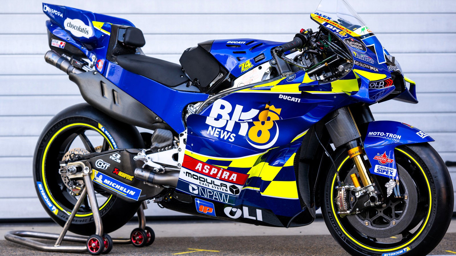 Gresini's special 2003 retro 'Movistar' livery.