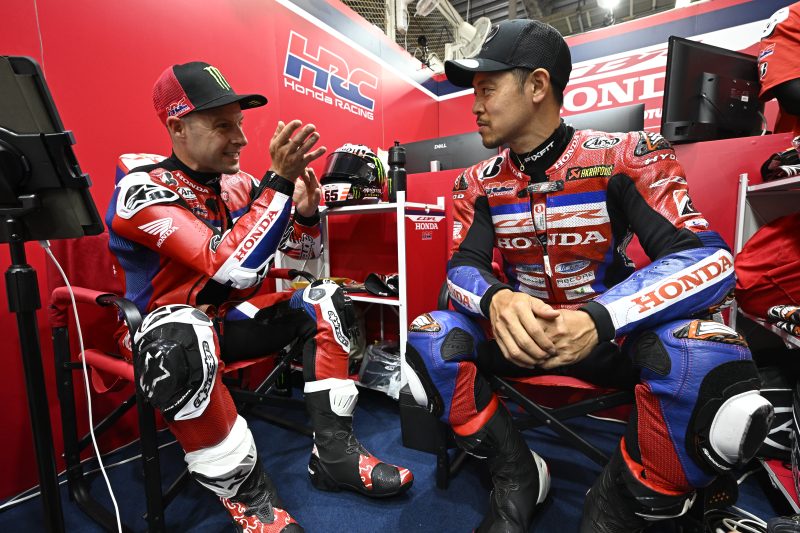 Jonathan Rea & Takumi Takahashi, 2026 Suzuka 8 Hours Wednesday test, pit box. Credit: Honda Racing Corporation.