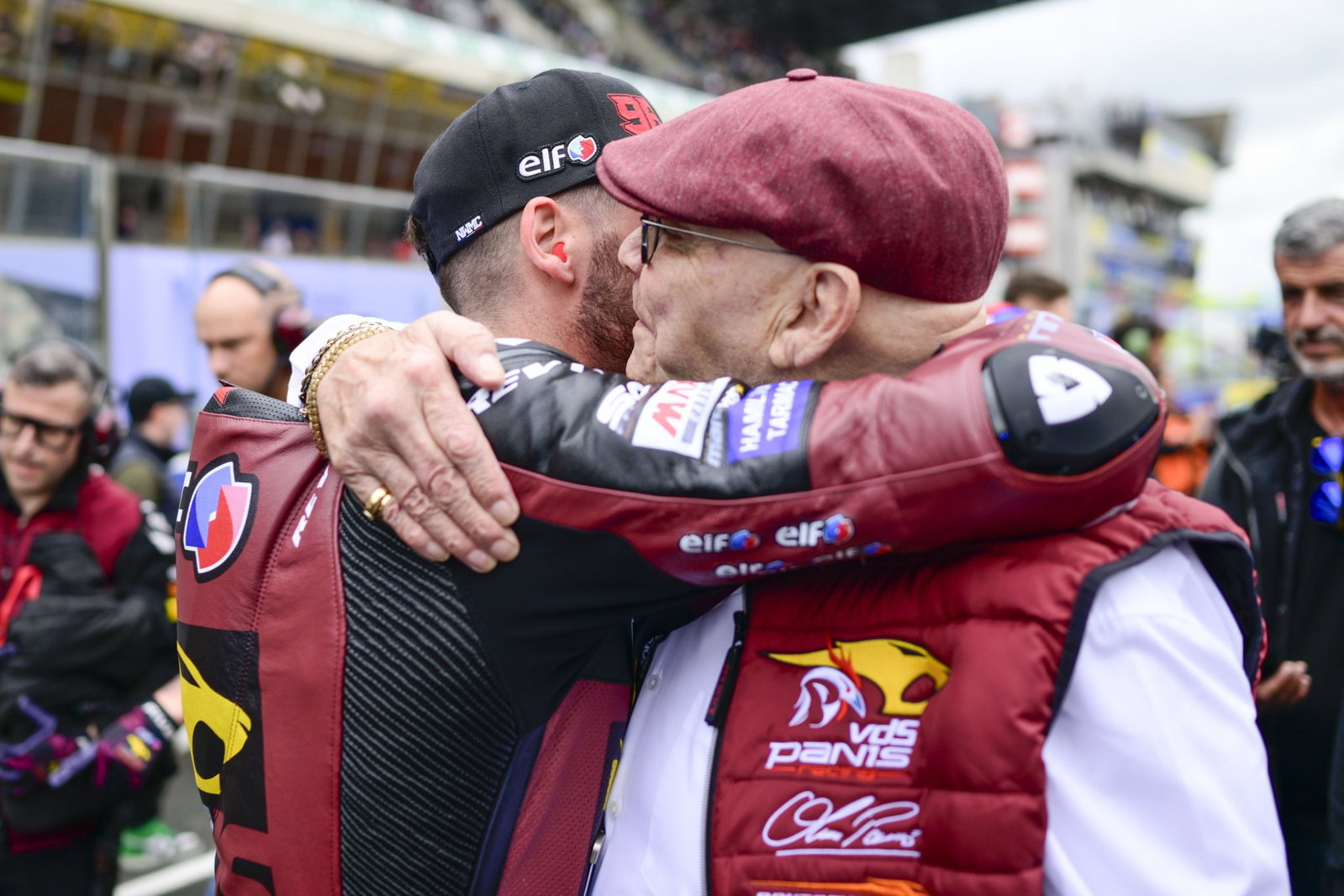 Marc van der Straten hugs Jake Dixon, 2025 Moto2 French Grand Prix. Credit: Gold and Goose.