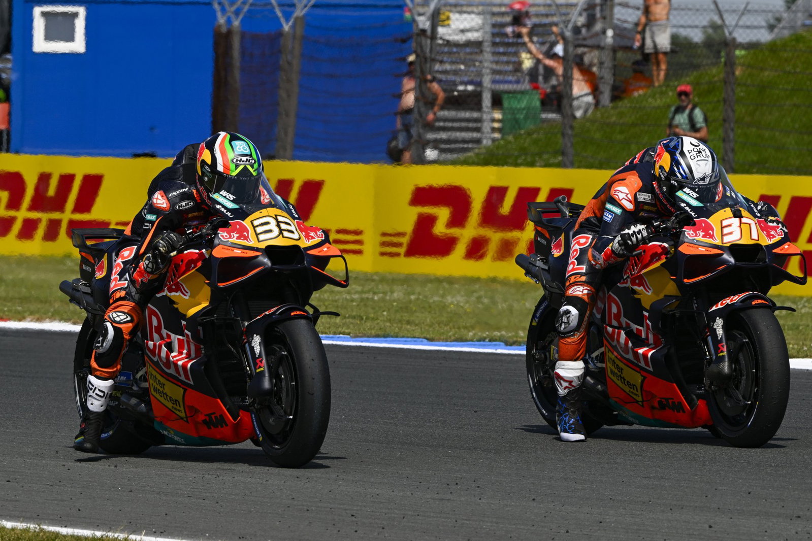 Brad Binder, Pedro Acosta, 2026 MotoGP Dutch Grand Prix, practice start. Credit: Gold and Goose.