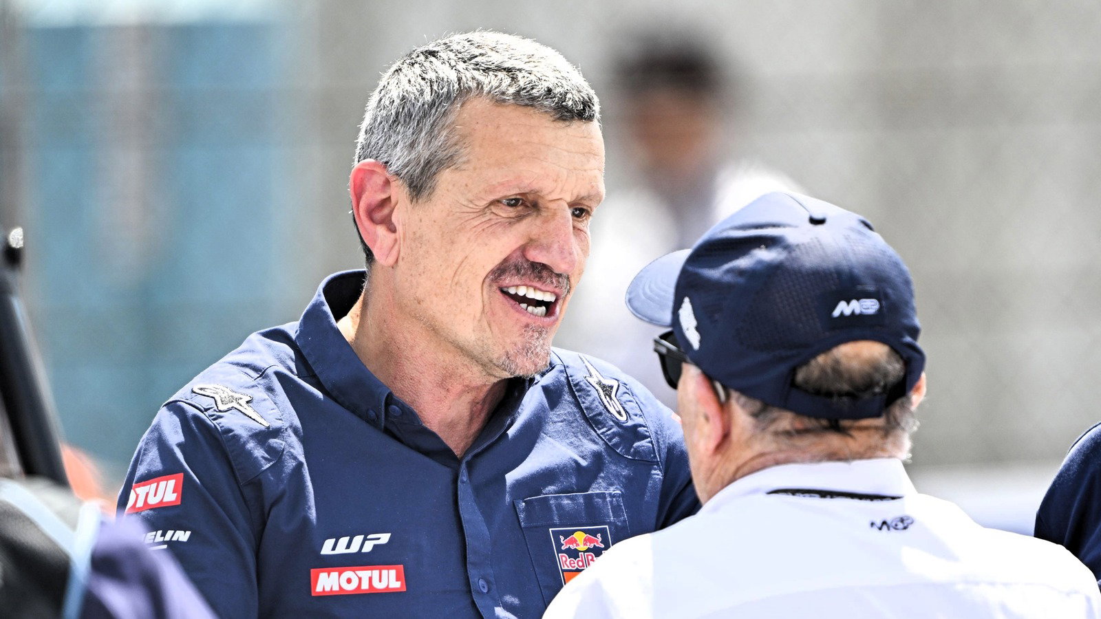 Guenther Steiner, Carmelo Ezpeleta. 