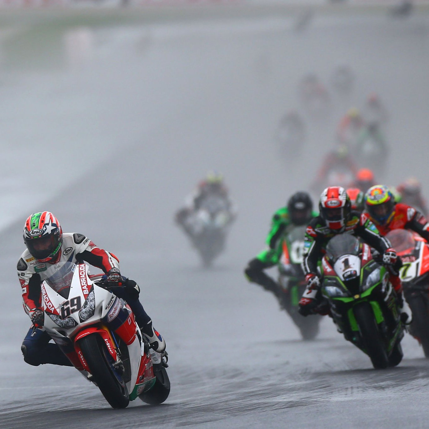 Nicky Hayden leads Jonathan Rea, 2016 Malaysian WorldSBK. Credit: Gold and Goose.