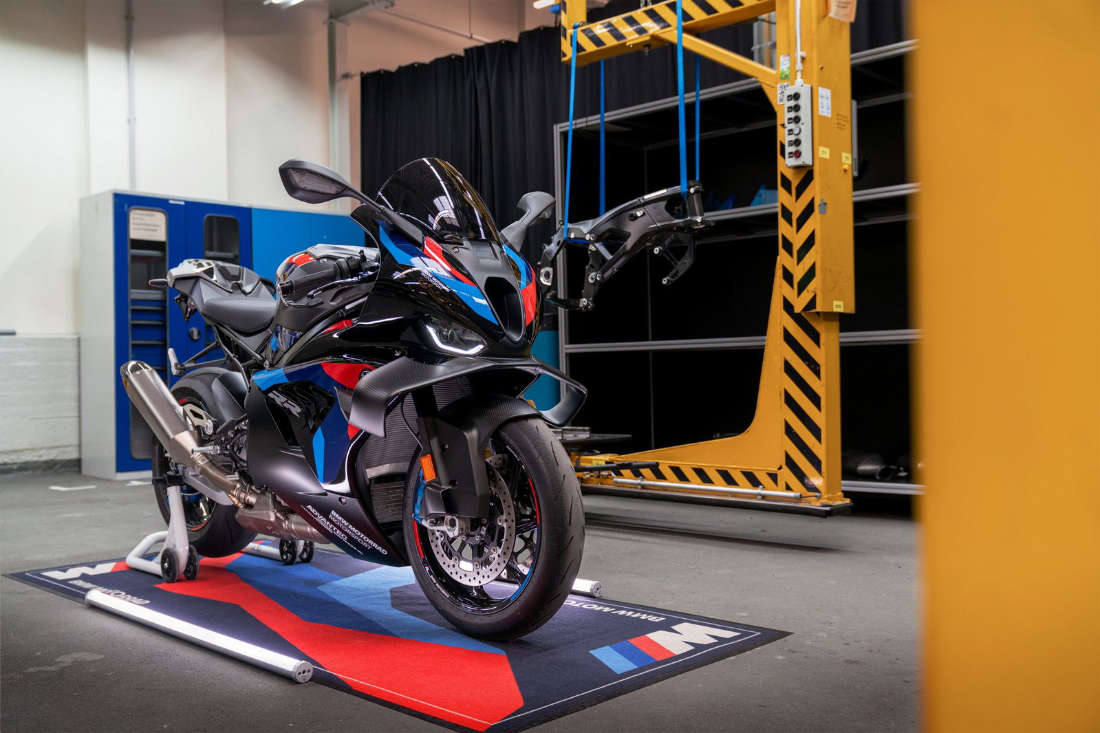 2027 BMW M1000 RR. Credit: BMW.