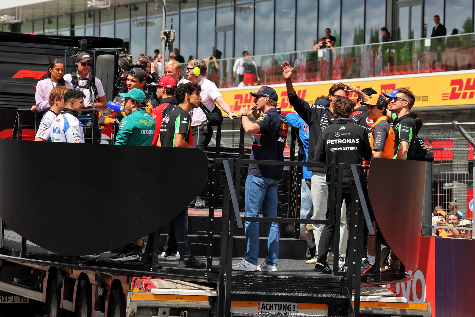 Verstappen prefers the traditional F1 parade lap
