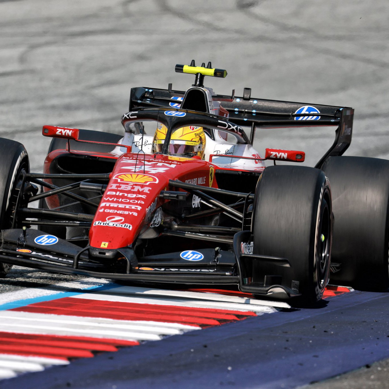 Hamilton has shed light on Ferrari's top speed deficit 