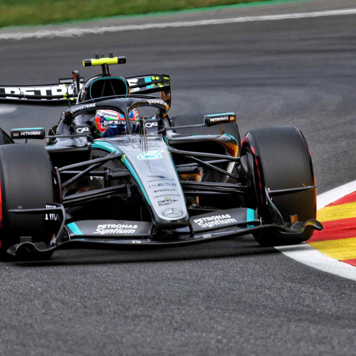 Antonelli set the pace in second practice